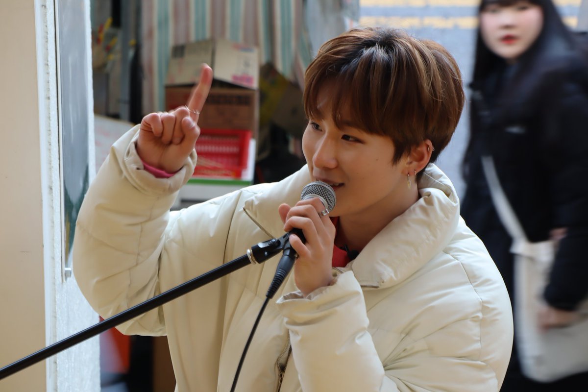 w24ever__'s tweet photo. 200118 Busking 
#w24 #aaron https://t.co/ZKrO7D7MdV