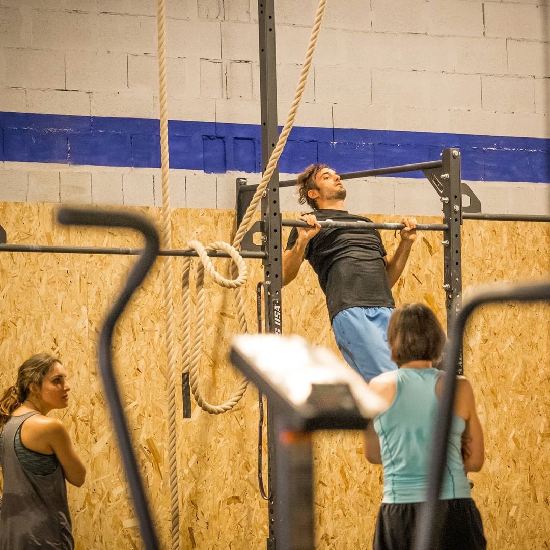CrossFit_ESP's tweet photo. LUNES 200629
10 rondas por tiempo:
3 pull-ups lastrados
5 strict pull-ups
7 kipping pull-ups
📸 #crossfit.varadequart @CrossFitCourses @crossfit #CrossFit #CrossFitTraining #CrossFitParaTodos #CrossFitEspaña #fitness #SupportYourLocalBox #QuedateConTuBox https://t.co/BebUaTo9ba
