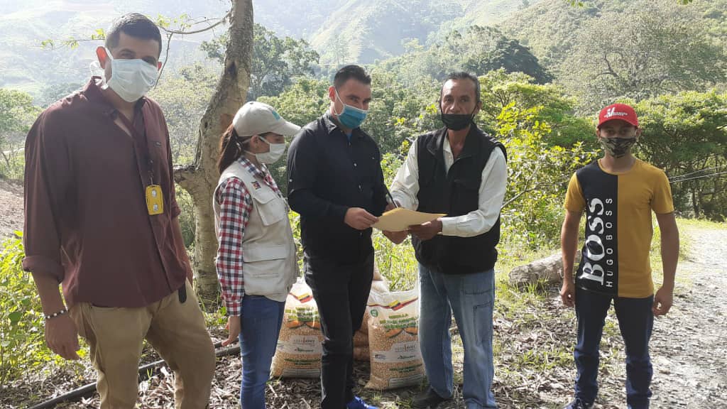 Gracias Pdte. Nicolás Maduró y nuestro gobernador Rangel Silva entregamos semilla de Maiz amarillo en el sector las Adjuntas parroquia Monseñor Carrillo Estado Trujillo a 29 productores en el plan de Siembra  Alcalde  Angerson Hernández ,ComisiónEconomía ProductivaPSUVTrujillo