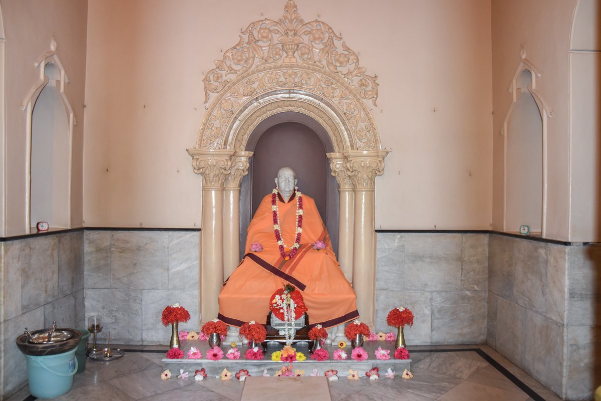rkmbelurmath's tweet photo. Sri Ramakrishna, Sri Ma Sarada Devi, Swami Vivekananda, Swami Brahmananda – Belur Math, 30 June, 2020. #BelurMath https://t.co/KHux9WabrO