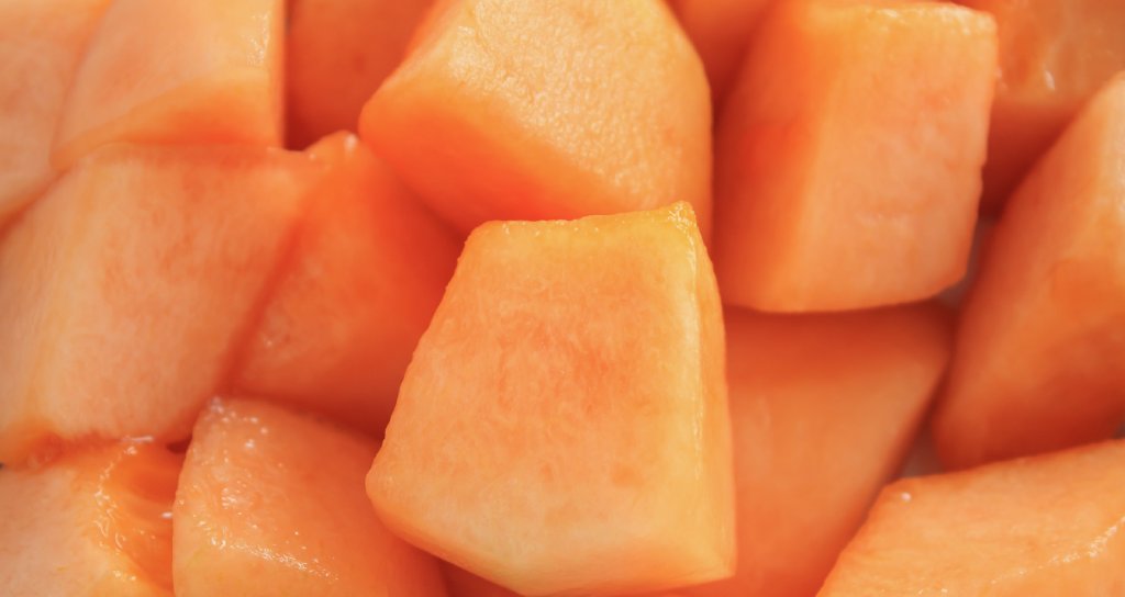 WebMD's tweet photo. Did you know one cup of fresh, cubed cantaloupe provides roughly 100% of an adult’s daily value of vitamin C and vitamin A, two vitamins that promote skin health? Learn more in the latest issue of WebMD Magazine: https://t.co/YfDmovMEUL https://t.co/gRyXuZwxfL