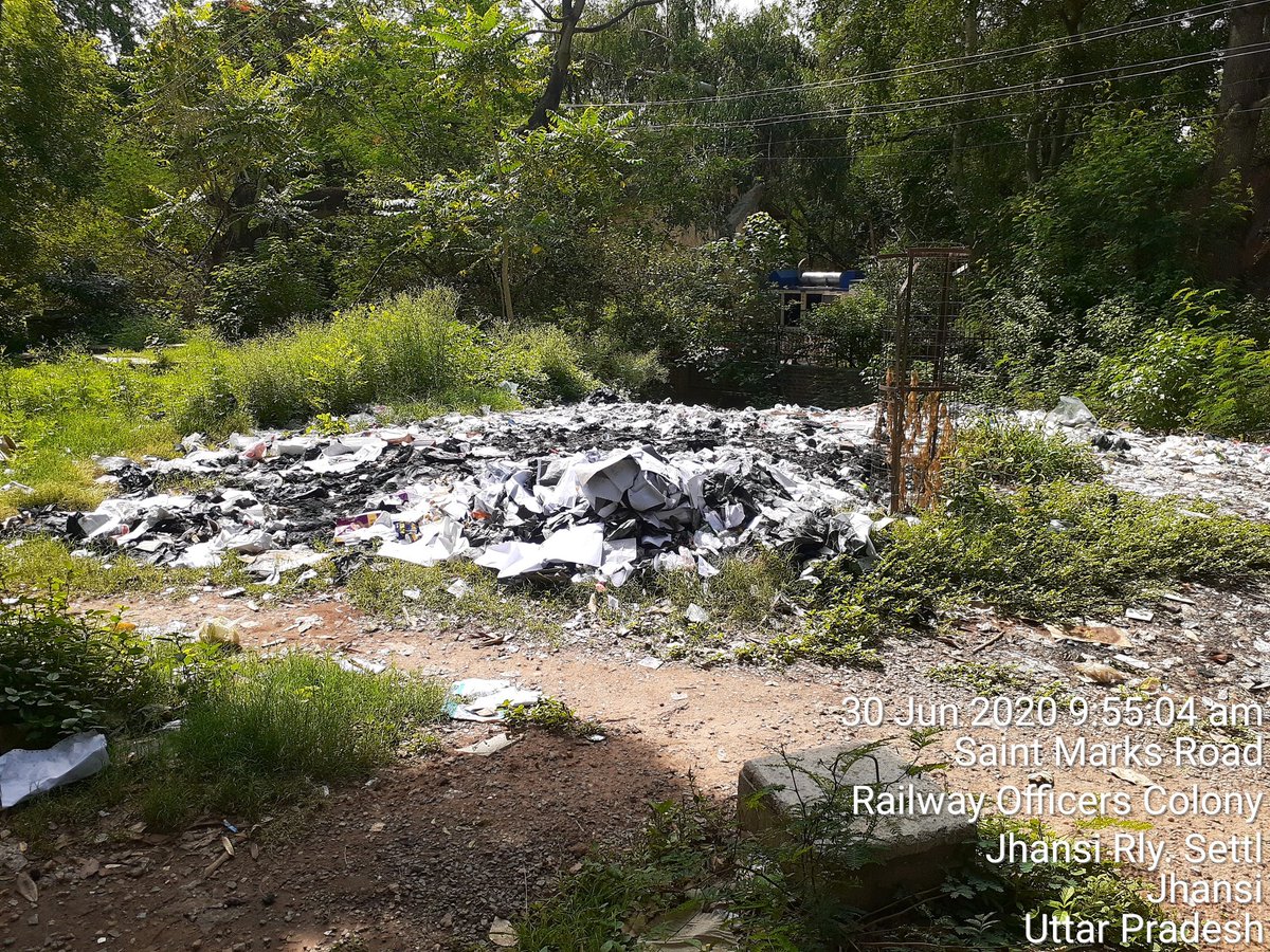ncrks's tweet photo. @DrmJhansi @GMNCR1 @GM_NRly 
@RailwaySeva @RailwaySeva 
DRM OFFICER jhansi backside their is no cleaning work done by the contractor properly who take this tender rs-9lakhs for 3 year 
This year last year of tender https://t.co/SapRLbSzQN