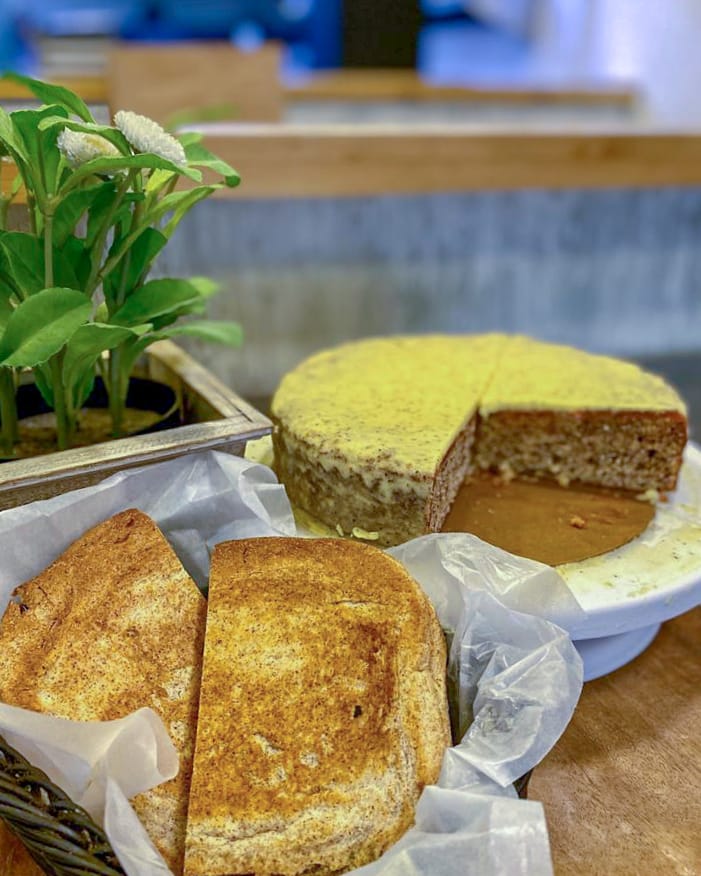 LifeFoodLK's tweet photo. Roasty with a side of Banana Cake - a good day indeed!

Order your feel-good meals online and we will deliver right to you, home or office. Full menu → https://t.co/YJ4zMIeVzB. Call cafe at 011 722 5433 for pickups. Also on Eatts, PickMe Food and UberEats.
 
#lifefoodlk https://t.co/ySfHoTeIuT