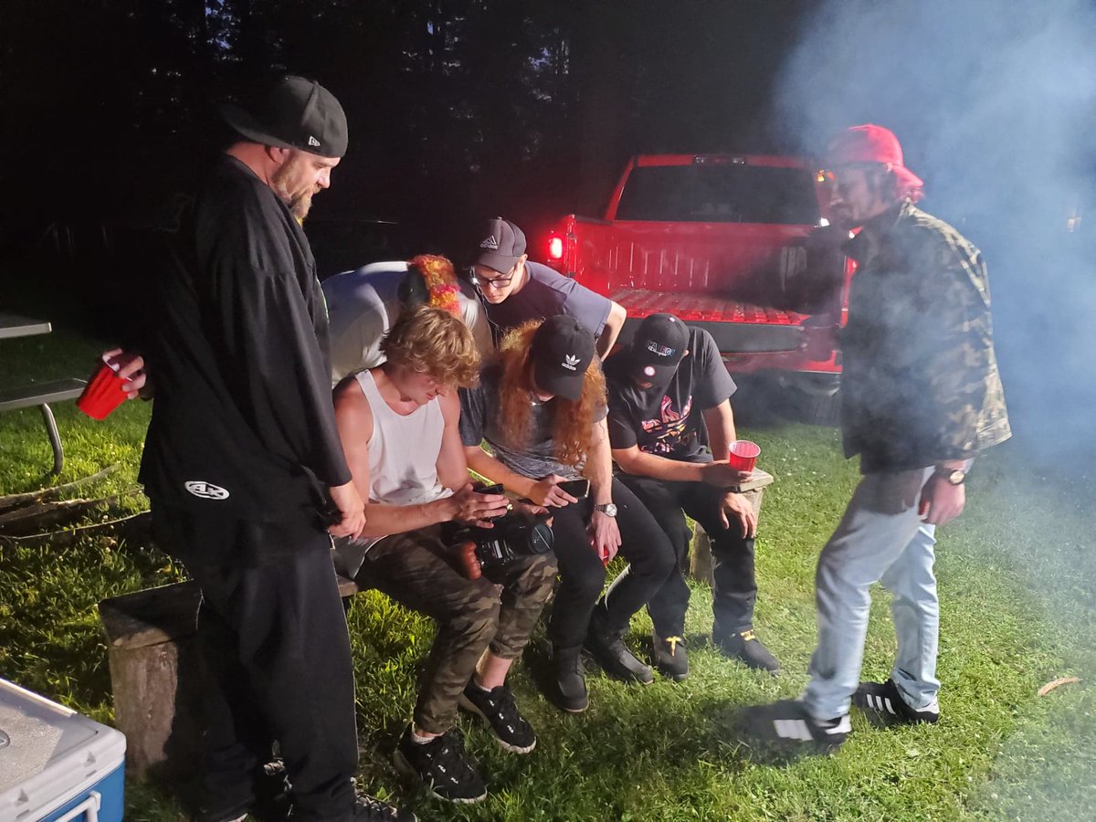 rapperredd's tweet photo. Amazing shoot yesterday π₯ the vibes were real asf. I canβt wait for yβall to see this video, stay tuned. βοΈ#2Signs #Peace #CountryBaby @BlazeYaDead1 @Big_VinDustin @mvcmowl @KyneOffical #bemvp https://t.co/L6GTYpwwRn