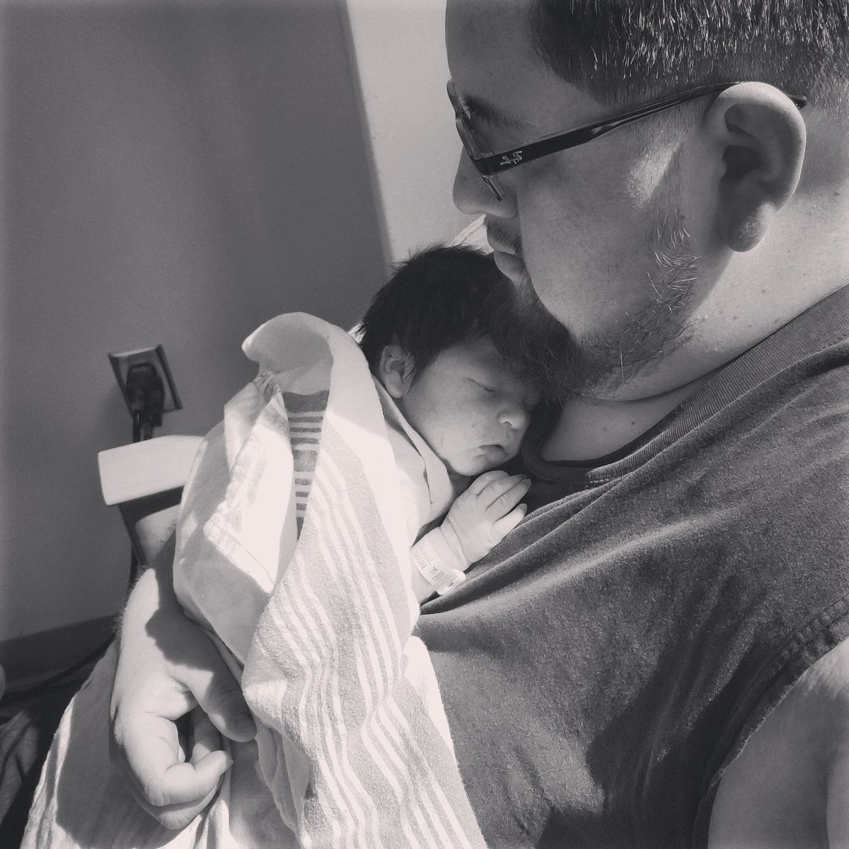 aaroncabron78's tweet photo. You are now the reason that I fight, i aint never did nothing right in my whole life. #newparent #newborn #babyliam #newdady https://t.co/QYTXtPyZdT