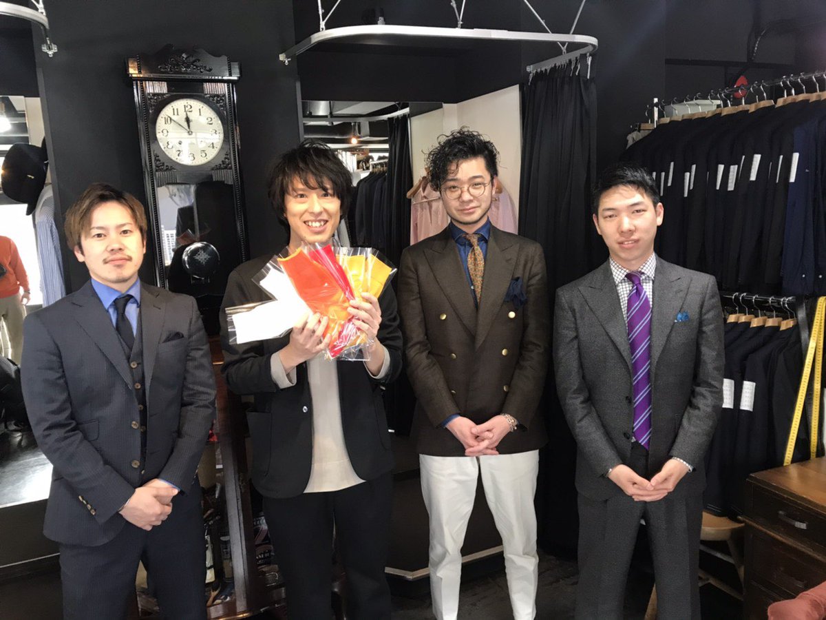 一戸 惇平 荒川ケンタウロス 国分寺カバーvol 17は吉田スーツ 国分寺店 オーダーメイドのスーツを仕立ててくれるお店 店内のアンティークな雰囲気含め特別な場所に来たような気持ちになります みなさんからスタッフ含め全員分 靴下をいただきました 一戸 惇平 荒川ケンタウロス 国分寺カバーvol 17は吉田スーツ 国分寺店 オーダーメイドのスーツを仕立ててくれるお店 店内のアンティークな雰囲気含め特別な場所に来たような気持ちになります みなさんからスタッフ含め全員分 靴下をいただきました