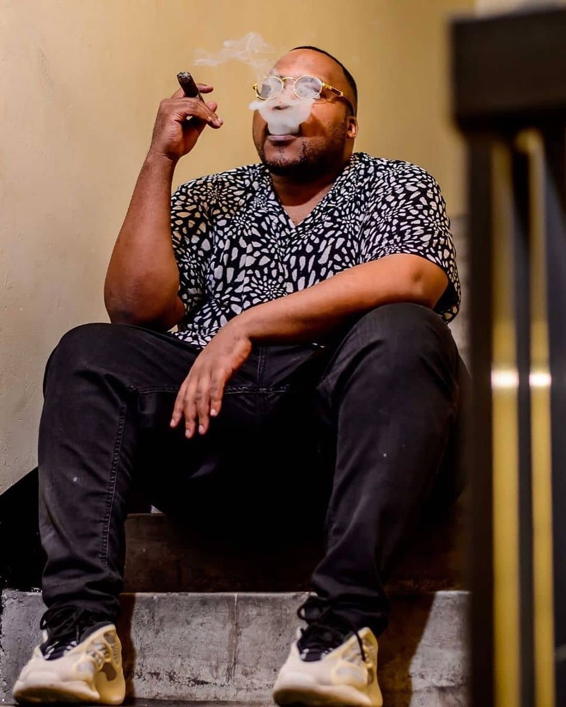 SAHipHopReviews's tweet photo. @stogie_t was asked to name 3 of his best SA emcees he went ...
1.@nasty_csa
2.@youngstacpt
3.@kwestadakar
Before you start arguing drop your own best 3 ...!
#SAHHR #southaricahiphop https://t.co/AzqnjOuoHA