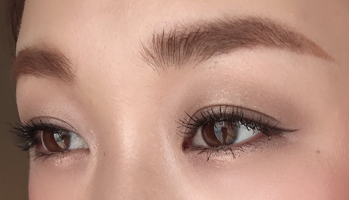 ট ইট র りんだ 今日はソフトスモーキー 青みカラーは顔に馴染まんくて くすみやすいから洋服は明るい色で