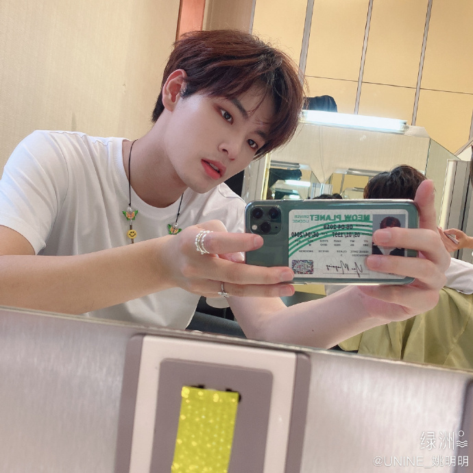 UNINEFAN's tweet photo. 200629 #UNINE
#YaoMingMing #姚明明

[Weibo Update]
รูปเก้าช่องนี่ พอไหมครับ
ผม
เต็ม
ที่
แล้ว
... https://t.co/Z6SqI4n8JX