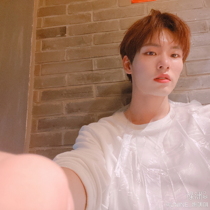 UNINEFAN's tweet photo. 200629 #UNINE
#YaoMingMing #姚明明

[Weibo Update]
รูปเก้าช่องนี่ พอไหมครับ
ผม
เต็ม
ที่
แล้ว
... https://t.co/tw5IFD5sza