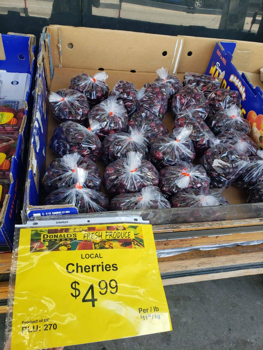 donaldsmarket's tweet photo. We got local cherries and blueberries! Time to load up on BC fresh fruits π
#locallygrown #bccherries #bcblueberries #bcfresh #yum #freshfood #blueberriesπ #cherriesπ #buylocal #yvr #604 #vancity #shoplocal #hastingssunrise #donaldsmarkethastings https://t.co/FvfSIWPk1n