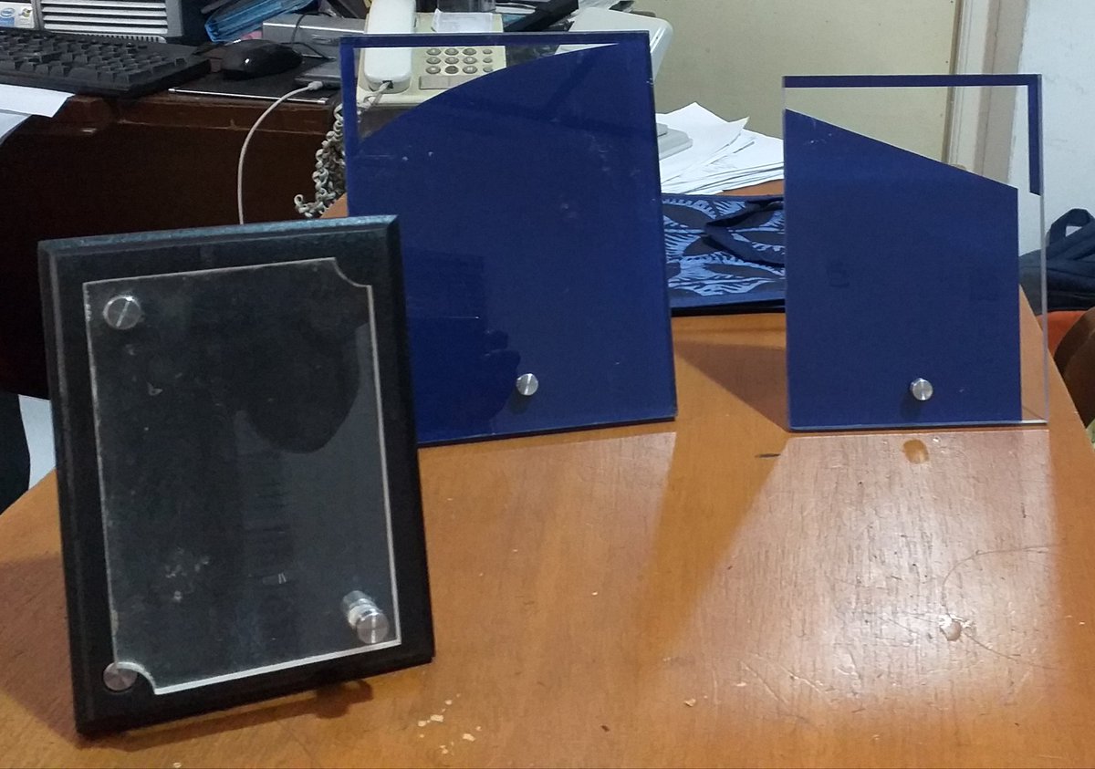 yakanji's tweet image. Acrylics Based on Studs NaijaMade.
#CreativeRecognition 
#GetItDone 
#UniquelyMade