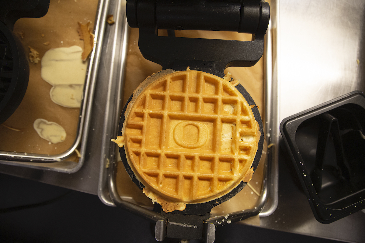 Any time of day is a good time for waffles! Happy #NationalWaffleIronDay 📷 : <a href="/uohousing/">University Housing</a>