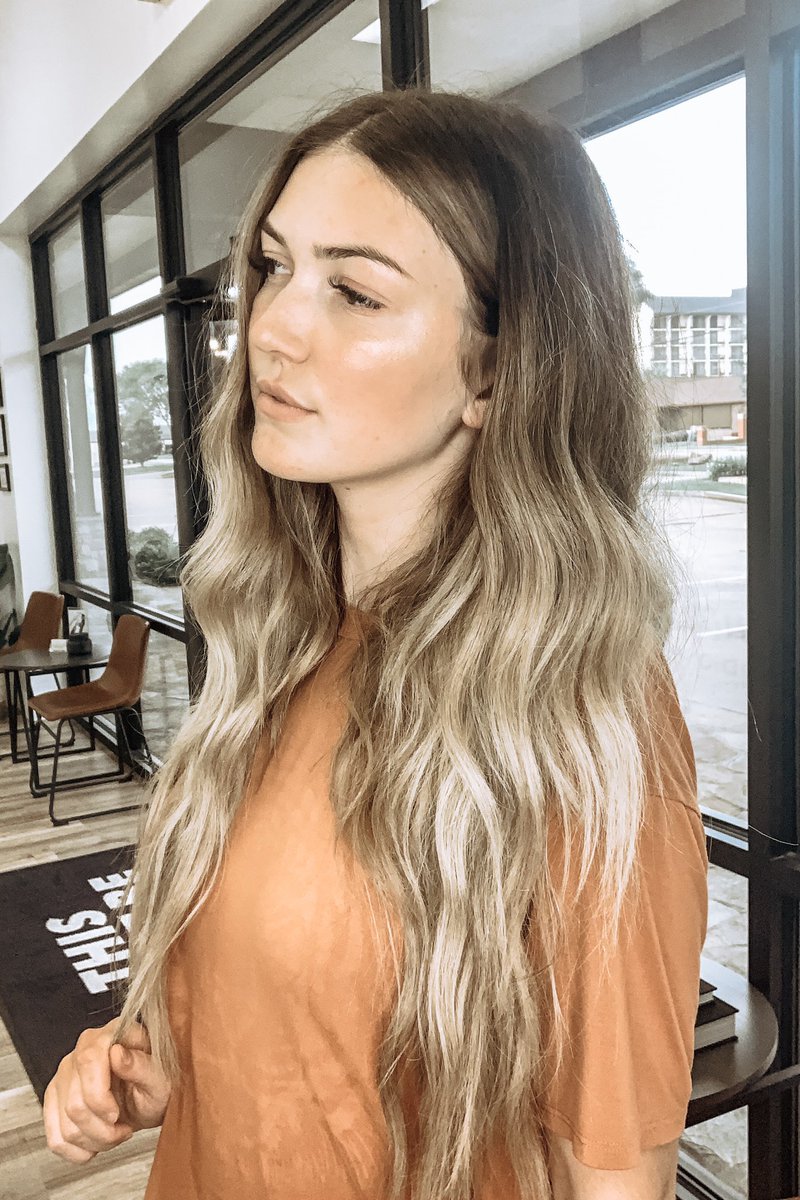 _emmalee_14_'s tweet photo. that behind the ear look https://t.co/j6HkygM1hH