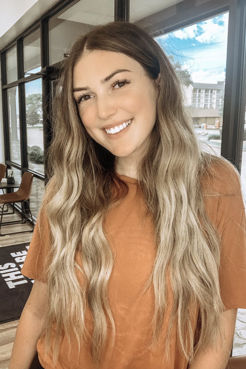 _emmalee_14_'s tweet photo. that behind the ear look https://t.co/j6HkygM1hH
