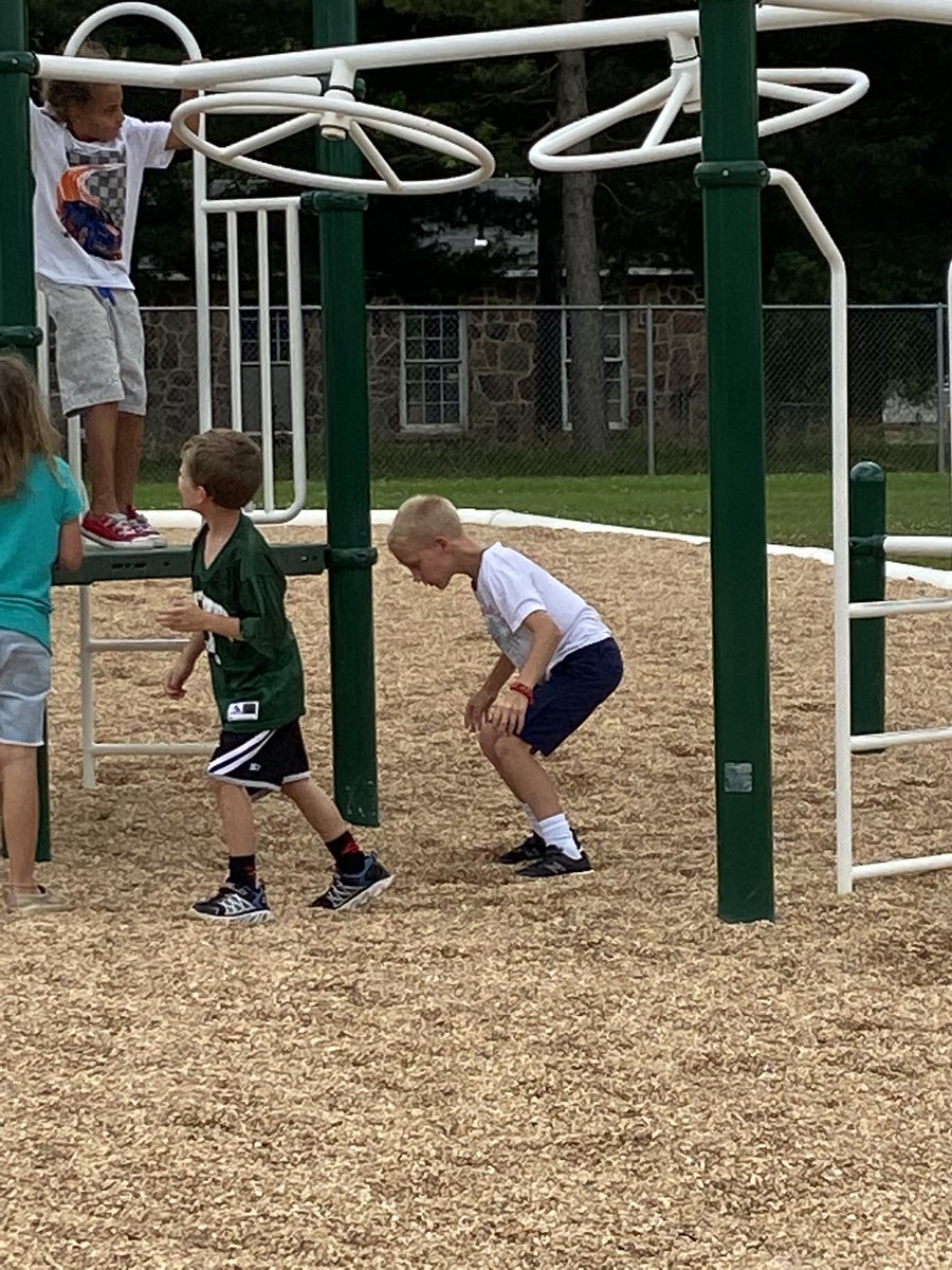 SummitMv's tweet photo. Summit is BACK!!! New faces, old faces, all smiles!!! @MVIntermediate @MVR5Schools @MVElementary https://t.co/2ygt7uDE88