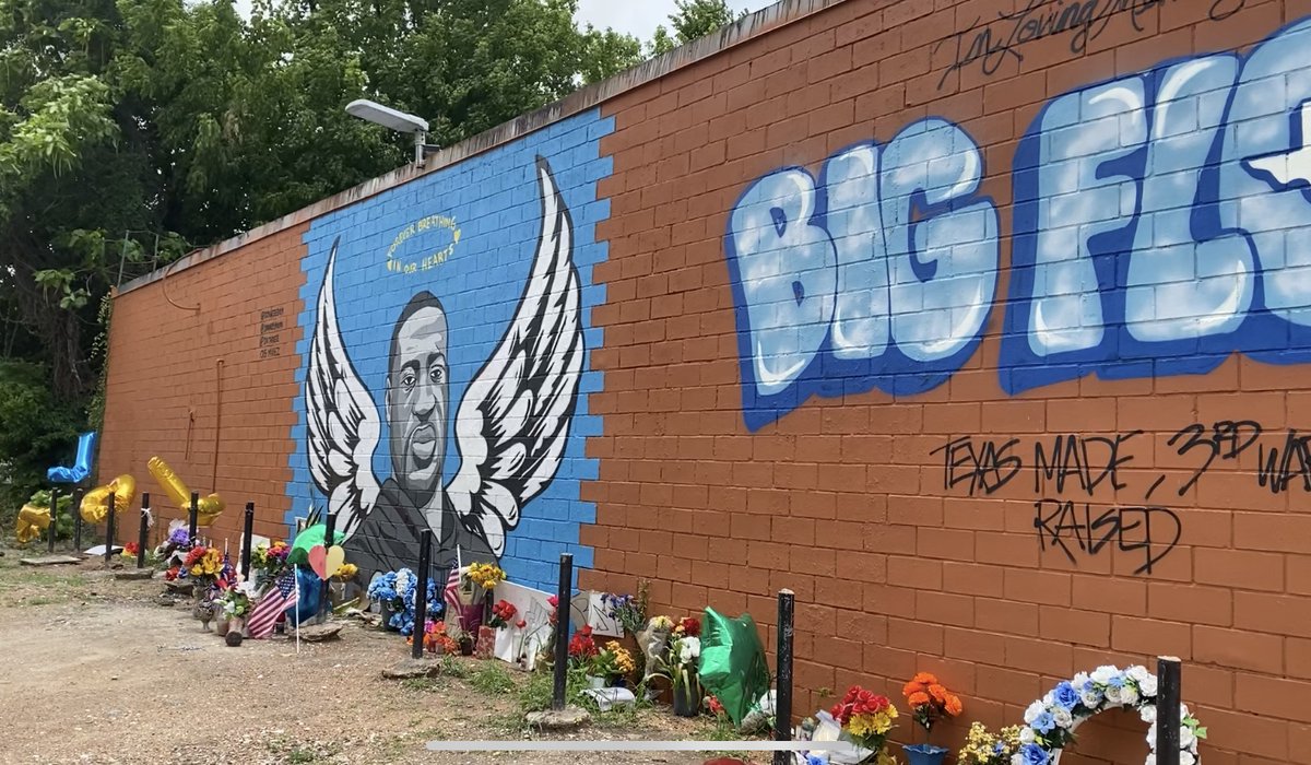 amandalattimerr's tweet photo. Here are a few of the murals I saw in Houston last week.  Stay tuned to see my news package about my story, Painting to Protest.
#streetart #georgefloydnews #seniorcapstoneproject https://t.co/4wnjsoDDJN