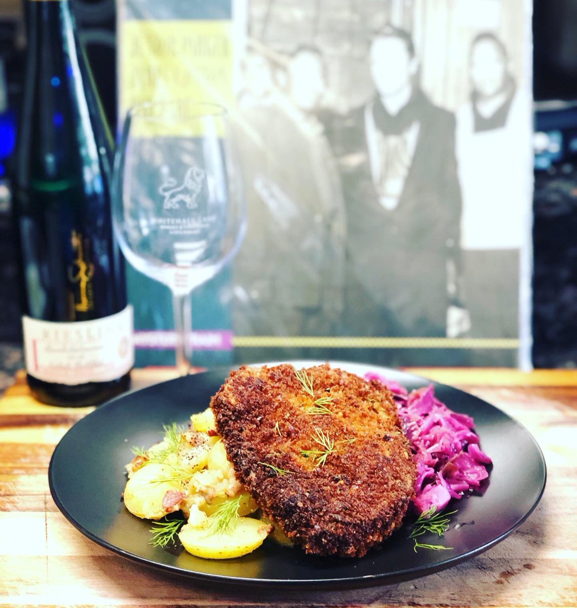 MrChefLobbyist's tweet image. Monday Evening Supper: JJ’s Spicy Pork Schnitzel with Rotkohl and Warm Potato Salad paired with a Thomas Schmitt Collection Riesling #cheflobbyist #schnitzel #pork #german #austrian #potatosalad #cabbage #braised #Music #recordplayer #panko #fried #riesling #wine #food #cheflife