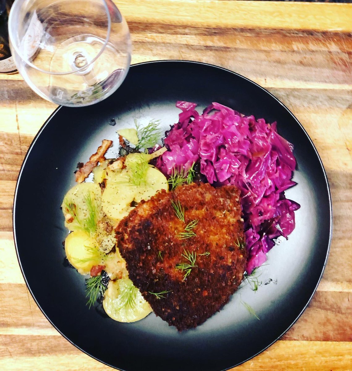 MrChefLobbyist's tweet image. Monday Evening Supper: JJ’s Spicy Pork Schnitzel with Rotkohl and Warm Potato Salad paired with a Thomas Schmitt Collection Riesling #cheflobbyist #schnitzel #pork #german #austrian #potatosalad #cabbage #braised #Music #recordplayer #panko #fried #riesling #wine #food #cheflife