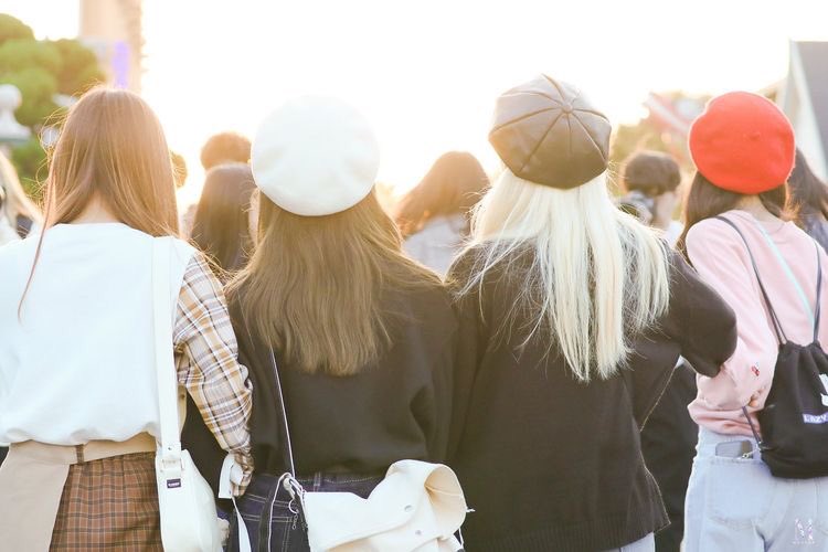 hyeIipves's tweet photo. no more heroes / chuulipvesoul au

in a corrupt city like this one, the only savior was a vigilante named nightbird. but nightbird has retired, and the city has fallen into chaos. four girls with an unlikely bond and great determination may be the city’s only hope to saving it. https://t.co/Som8aHCVhf