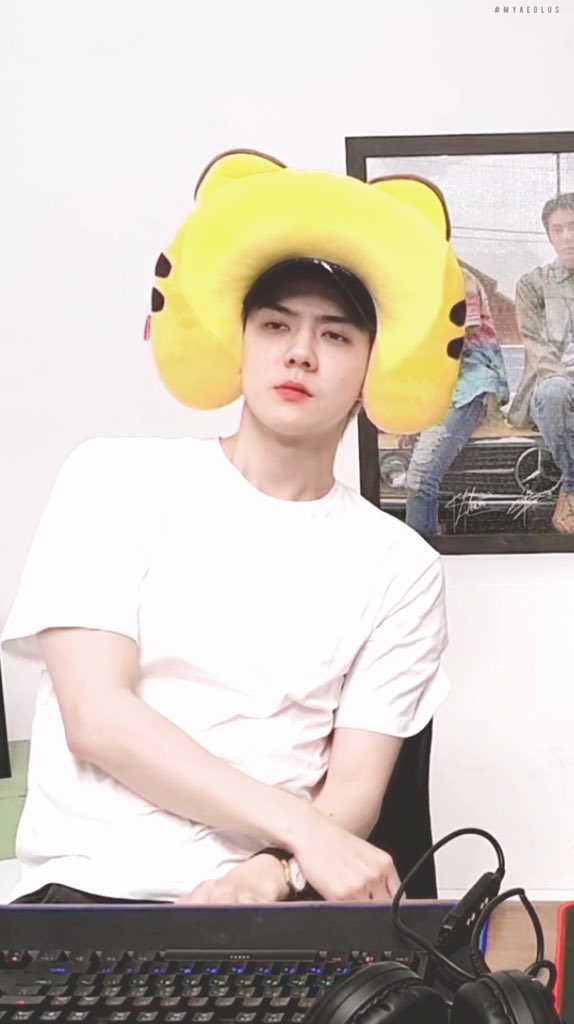 SeHunChile's tweet photo. [Imagen] {200629} 🐺 Capturas de #SEHUN durante la segunda transmisión en vivo de 'SM Super Idol League' realizada el día de hoy. {4}

Cr. MYAEOLUS

#EXO #EXODEUX #CASE94 #EXO_SC #WhatALife #OhSehun #세훈 #오세훈 #엑소 https://t.co/OXlObXM6TY