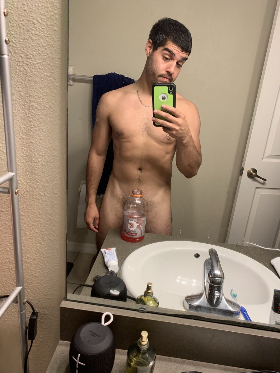 FitGamingGuy's tweet photo. Remember to hydrate after a crazy workout!!! https://t.co/PsuuFcevje