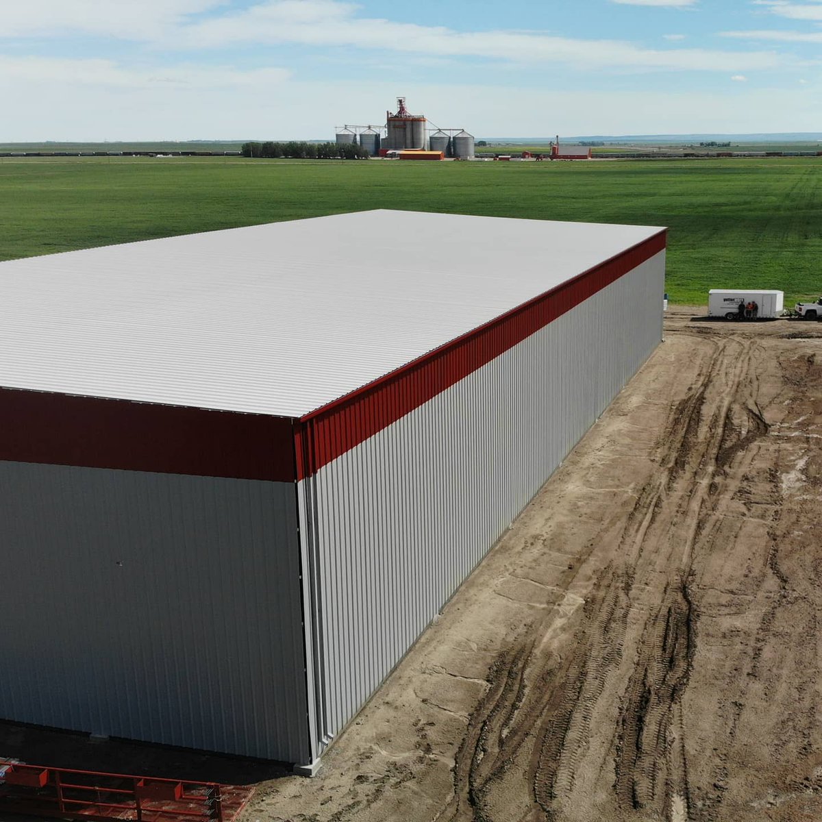 gutterguyz's tweet photo. 7"continuous box gutter in this hay shed will protect your investment "forage "s"
#ibuildalberta
#farm365
#biggerthanyouthought https://t.co/QMgu8ErSQo