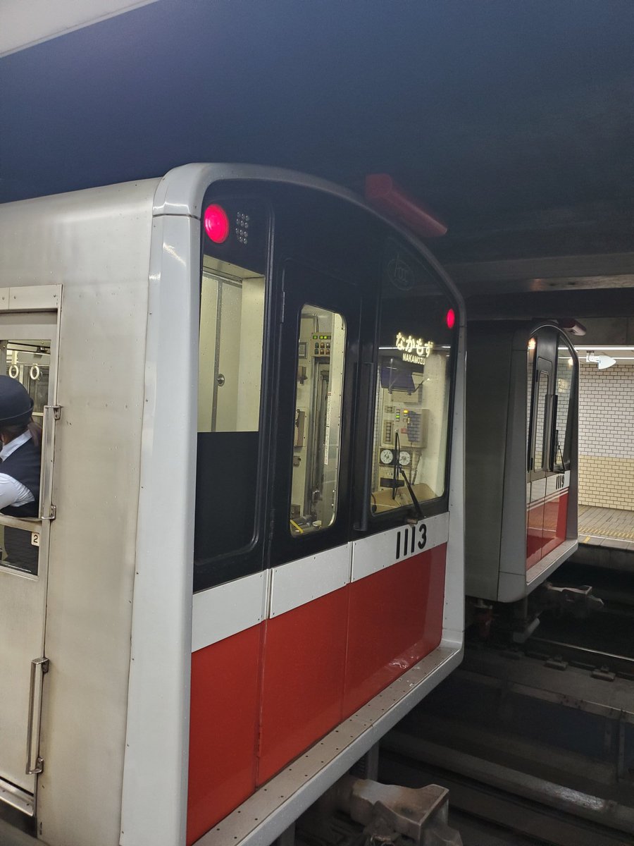 千葉昇司 鉄道撮影中投稿 On Twitter 本日６月30日の大阪メトロ御堂筋線10系13編成は 運用 に入ってましたが 新大阪駅での車両 点検で 連結部の雨漏りにより急遽入庫しました 今後の運用が 心配です 大阪メトロ 御堂筋線 御堂筋線10系 10系13 車両点検
