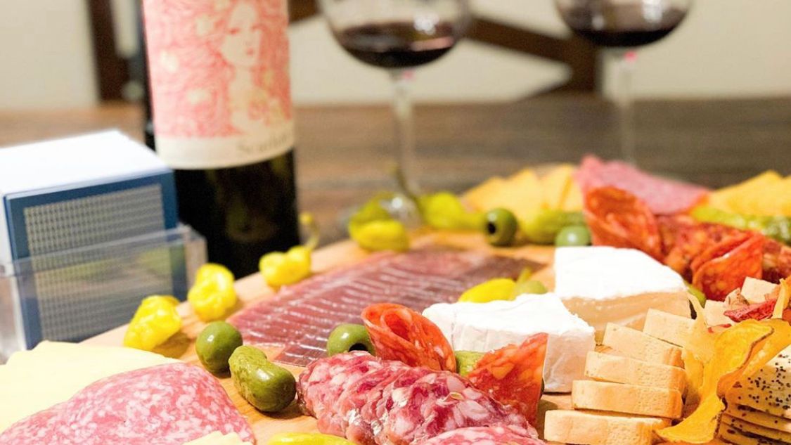 We're drooling over this #cheese and #charcuterie board courtesy of a #ScarlettWines fan! 😍 Paired with our classic #Rutherford estate #CabernetSauvignon, it's sure to complement everything on your platter. #wine #napavalley #napacab