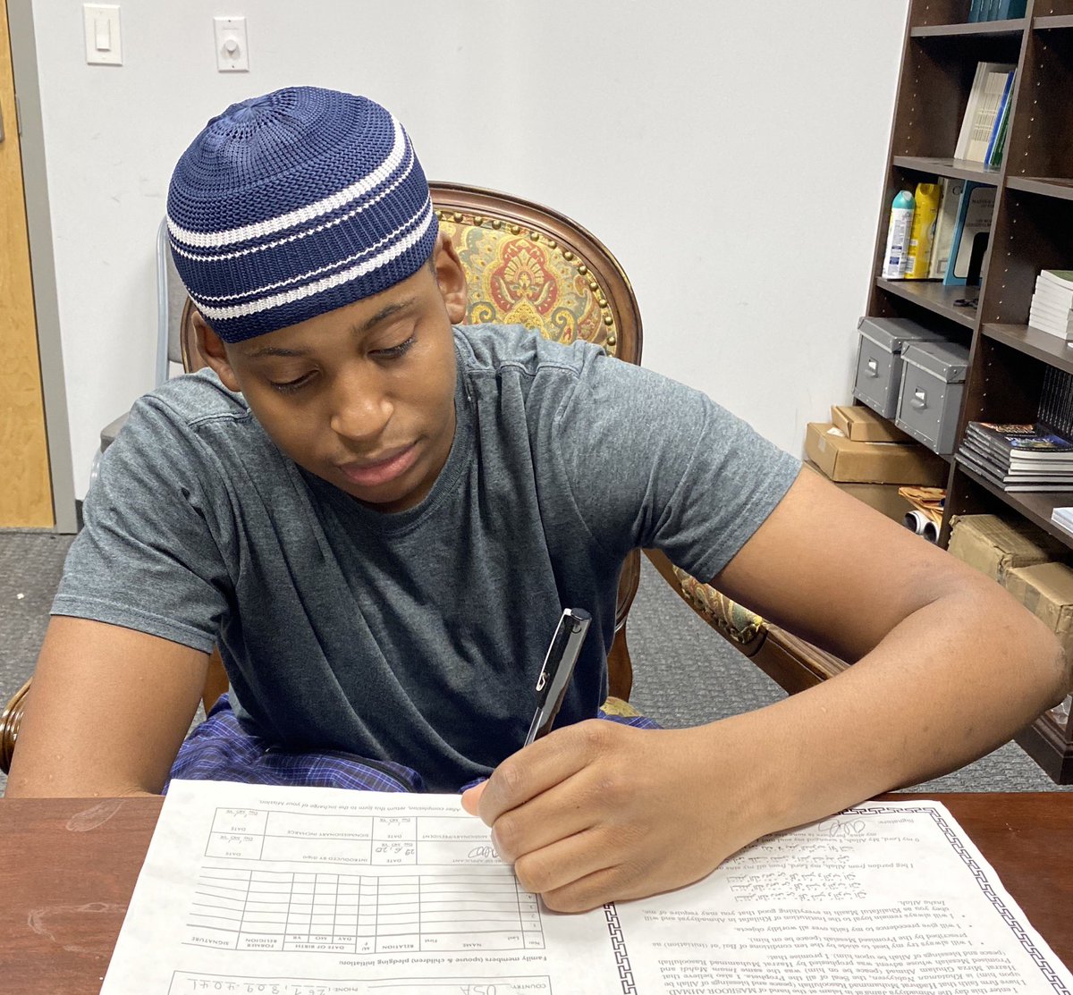 ImamADibba's tweet photo. Allah has blessed us with yet another Baiat in #Philadelphia - Alhamdulillah 

After studies and prayers, 18 year old Ashan accepted the #PromisedMessiah and joined the fold of the Ahmadiyya Muslim Community today

Please remember him in your prayers! https://t.co/kmvpafTKbK