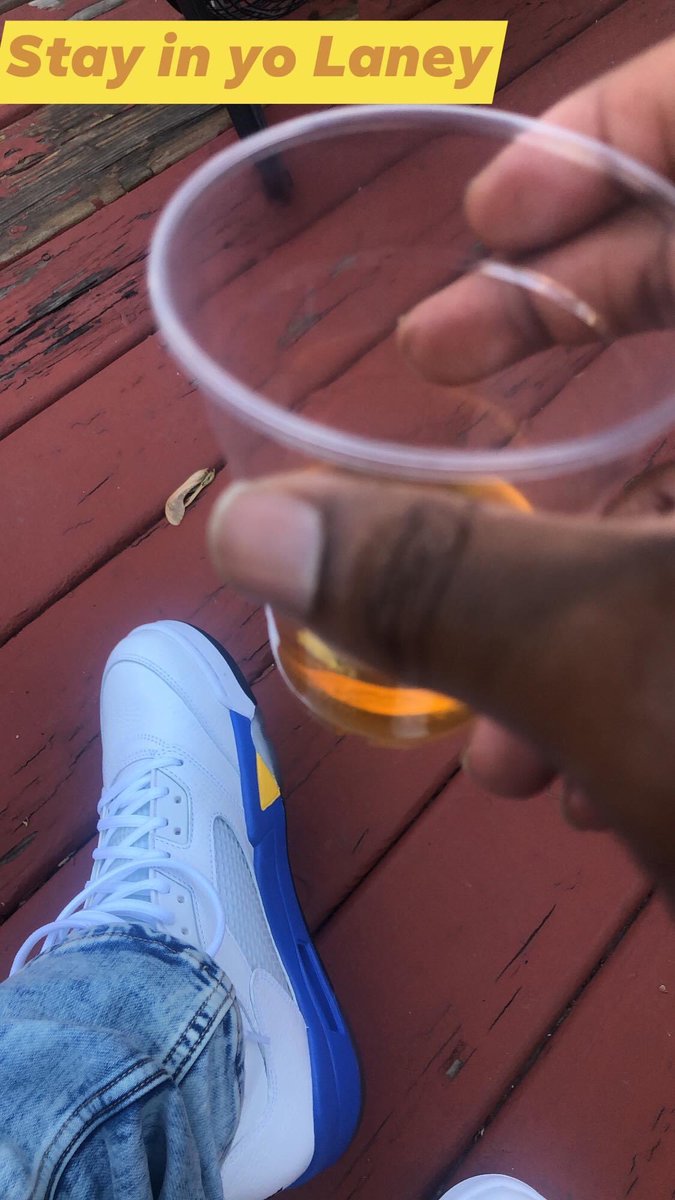 ViatuValues's tweet image. 💙💛🖐🏾 #FeetHeat