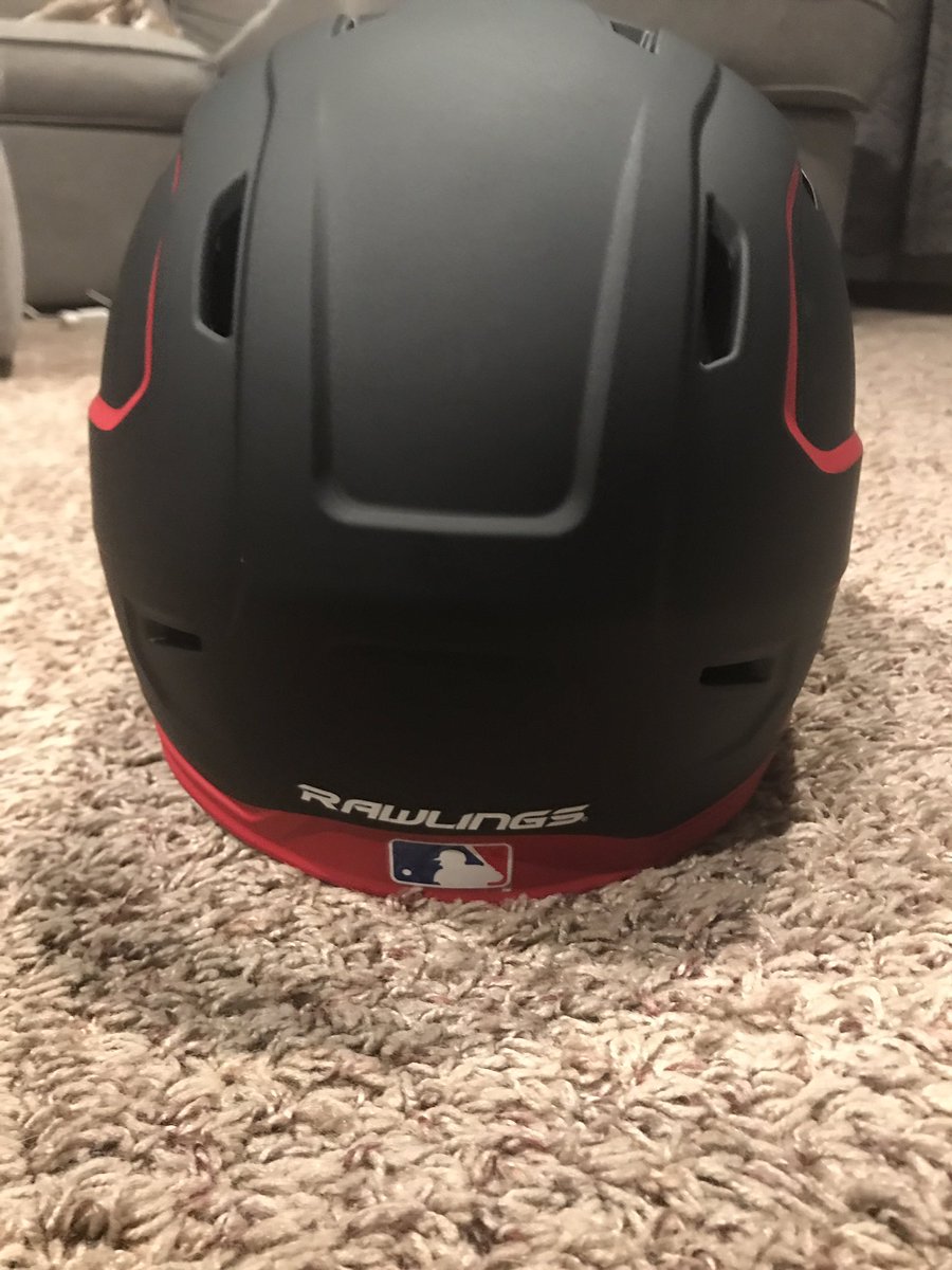 amatoj25's tweet photo. Birthday boy Joe got a new batting helmet today. ⚾️ Something we designed online months ago but corona held it up a bit. Looks like this sweet design was worth the wait. 🔥
#Rawlings #SwingBling #OmahaTigers https://t.co/93U6OtXL7W