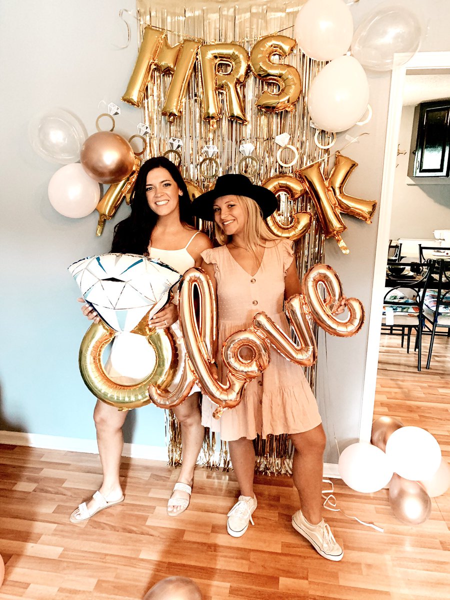 AshleyMoeck's tweet photo. 69 days until I gain another sister 💞💍👰🏻 https://t.co/I3uMRvhK9d