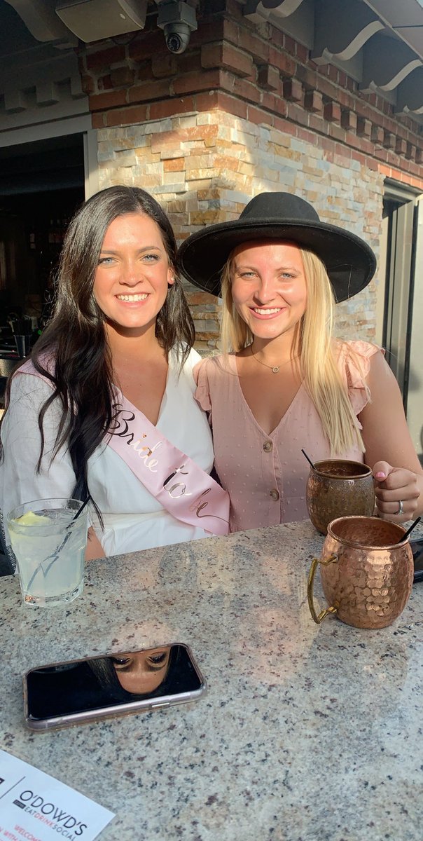 AshleyMoeck's tweet photo. 69 days until I gain another sister 💞💍👰🏻 https://t.co/I3uMRvhK9d