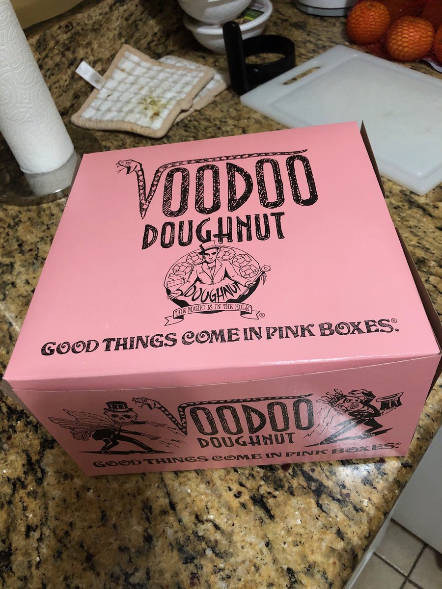 disneyvickie71's tweet photo. Worth the trip to City Walk! Soooooo goooooood https://t.co/1emcQ4SE5j