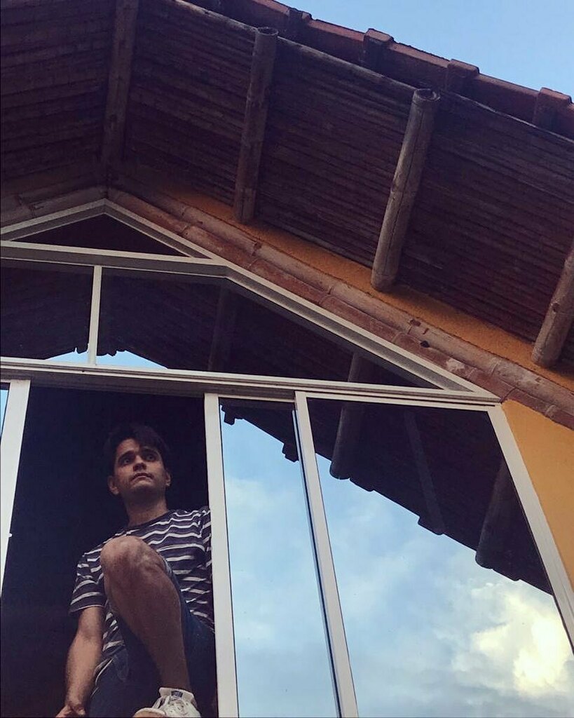 Haytrinos's tweet photo. Mirando cerca, pensando lejos. https://t.co/dFgMkfxK1c https://t.co/xcqGK4XJ5z
