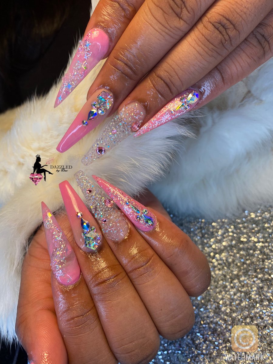 _dazzledbydae's tweet photo. Iced out !!��💎 
-
-

#dallasnailtechs #dallasnails #dallasnailtech #dfwnailtech #dfwnailtechs #nailjunkie #nailporn #nailporn💅 #nailsofinstagram  #nail #nailartist #nailsonfleek #beauty #beautybloggers #art #bardigang #cardib  #cardibnails #cardibnailtech #MeganTheeStallion https://t.co/vJO7LSf01i