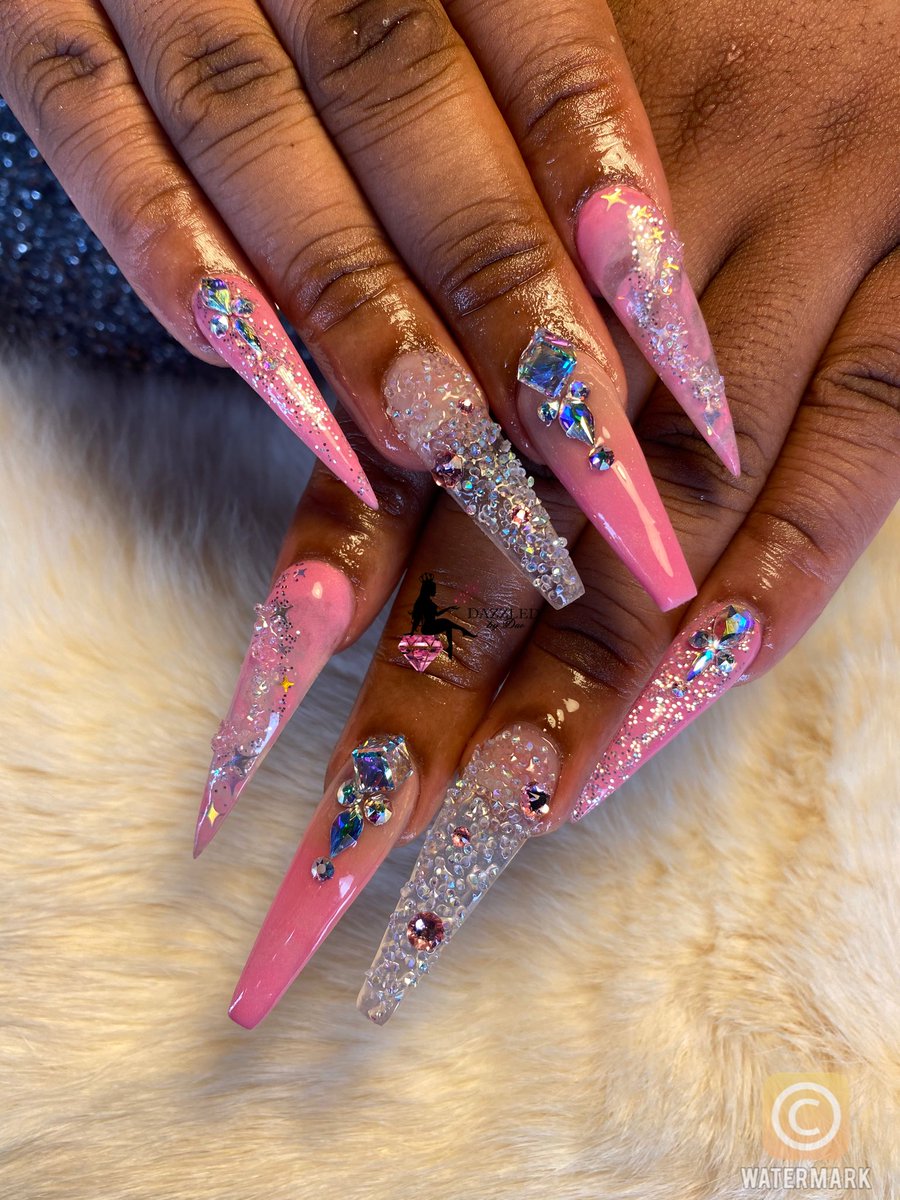 _dazzledbydae's tweet photo. Iced out !!��💎 
-
-

#dallasnailtechs #dallasnails #dallasnailtech #dfwnailtech #dfwnailtechs #nailjunkie #nailporn #nailporn💅 #nailsofinstagram  #nail #nailartist #nailsonfleek #beauty #beautybloggers #art #bardigang #cardib  #cardibnails #cardibnailtech #MeganTheeStallion https://t.co/vJO7LSf01i