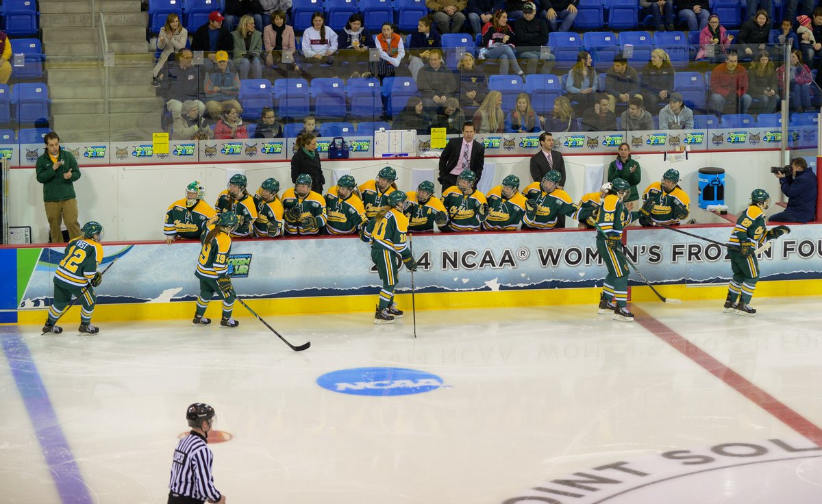 Archiethe2nd's tweet photo. Throwback to 2014 NCAA Championship Game.  Team Celebration Pic.  2014 Natty Champs and the Coaches behind the bench.  Tomorrow some Celebration pics before we move on to 2014-15 season. https://t.co/E1PI6BHPqp