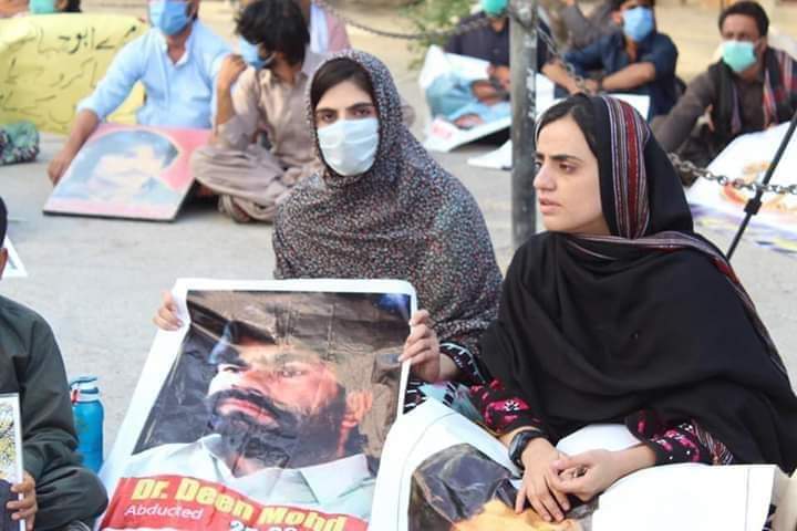 sajjad_gorchani's tweet photo. درد ایک ہیں 
ماہ رنگ بلوچ کو اپنے ابو کا لاش مل 
اور سمی بلوچ  ١١ سال سے اپنے ابو کے انتظار میں 
#SaveDrDeenMohdBaloch 
#SaveBalochMissingPersons https://t.co/FBKeFOvucA