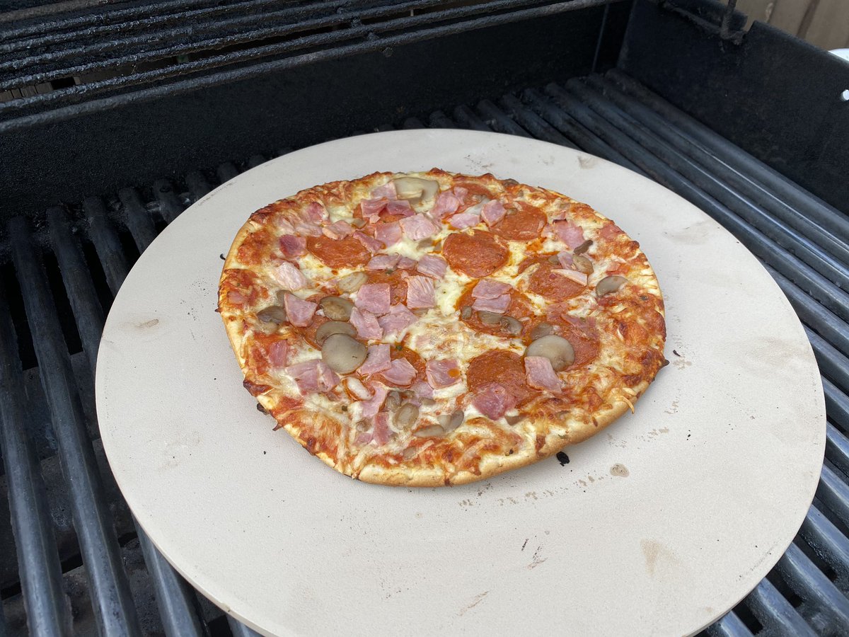 Goldneye1971's tweet photo. No more oven cooked pizza for me!  @Darth_Gibbious @miDnIghtEr20C #BbqEverything https://t.co/QNYBQpInyd