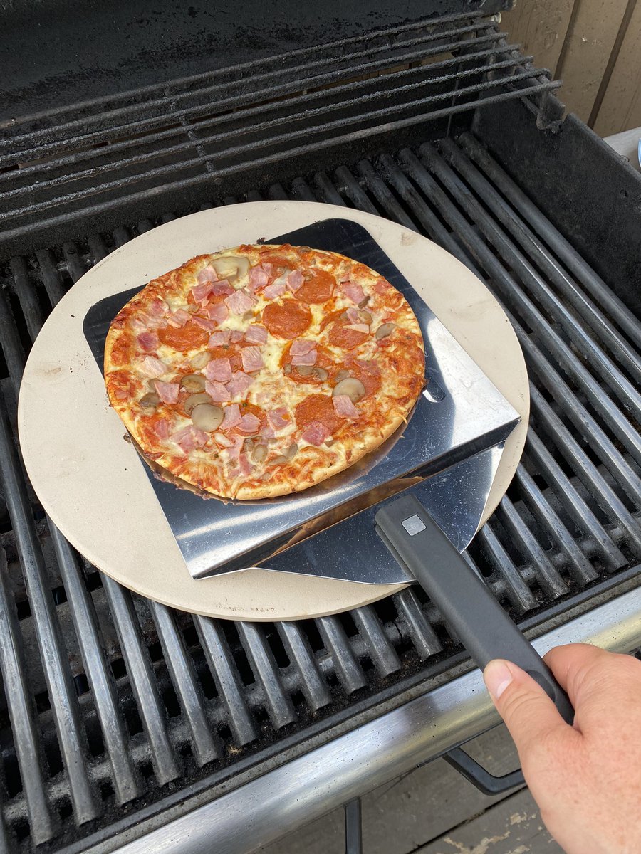 Goldneye1971's tweet photo. No more oven cooked pizza for me!  @Darth_Gibbious @miDnIghtEr20C #BbqEverything https://t.co/QNYBQpInyd