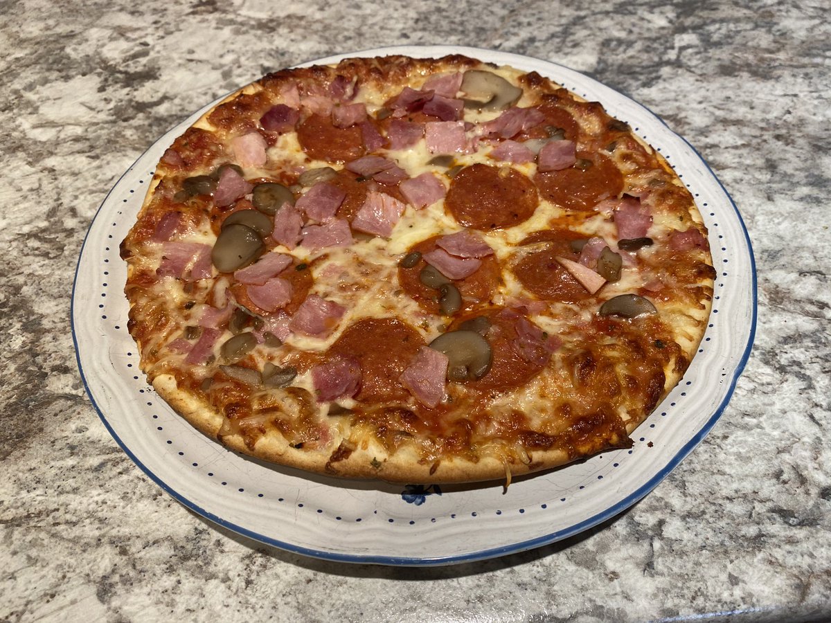 Goldneye1971's tweet photo. No more oven cooked pizza for me!  @Darth_Gibbious @miDnIghtEr20C #BbqEverything https://t.co/QNYBQpInyd