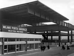 14/ The new Porta Garibaldi station (a pretty dull and functional building) was opened in 1961, together with a short tunnel (the so-called “passantino”) allowing for through running for trains coming from the eastern rail half-ring.