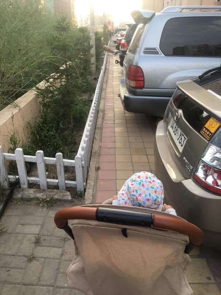 Дүрэм журам гдг иргэнийг хохироохгүй, эрх ашгийг хамгаалахад үйлчилдэг.Таны харж бгаагаар энэ байдал манайд газар авсан хаа сайгүй журам зөрчигддөг, Хүмүүс  ч бүр дасал болсон, аргагүйн эрхэнд. Эрх ашиг байтугай эрүүл мэнд амь насаараа хүмүүс хохирсоор.Энэ мэт журамаа шуугимаар.