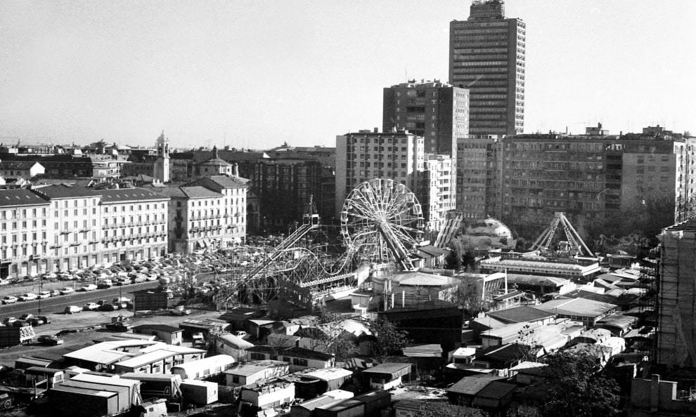 16/ The strong opposition of the inhabitants and the prohibitive costs of the expropriation forced the city to abandon the urban highway project. The former Varesine area was left empty for over 40 years, hosting a circus and an amusement park for a while