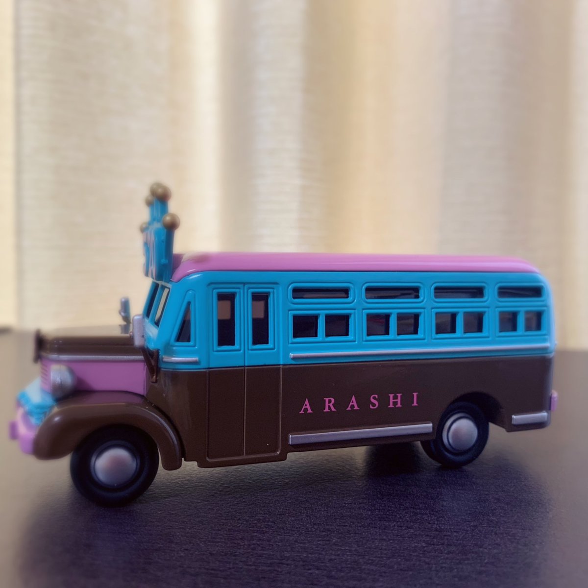 嵐の展覧会の新グッズなバスが届きましたー！ 本体サイズはH67×W53