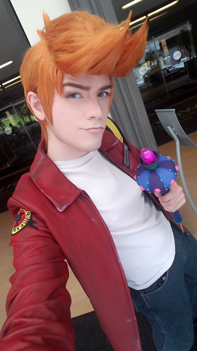 Cosplaying as Leela at Fan Expo Chicago and found a Fry!!! : r ...