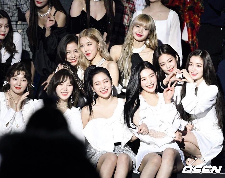 wenfluffie's tweet photo. #Ask_Blackpink please collab with RedVelvet 🖤❤ https://t.co/orv8TISf7p