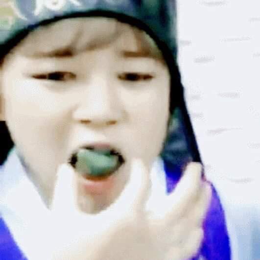 tiny jimin pics i’ve collected: a thread that will make you cry